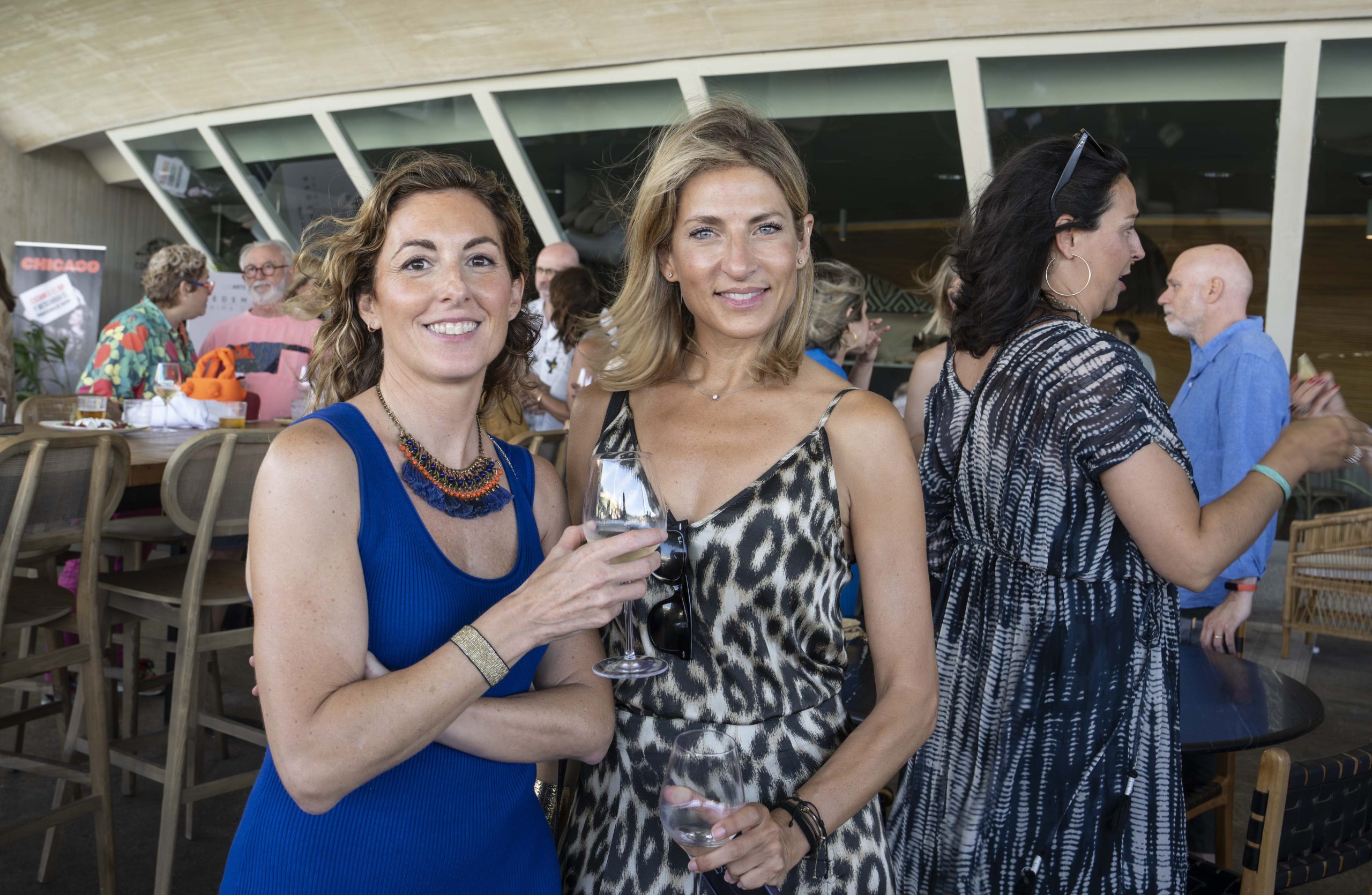 Lorena Oliver y una amiga.