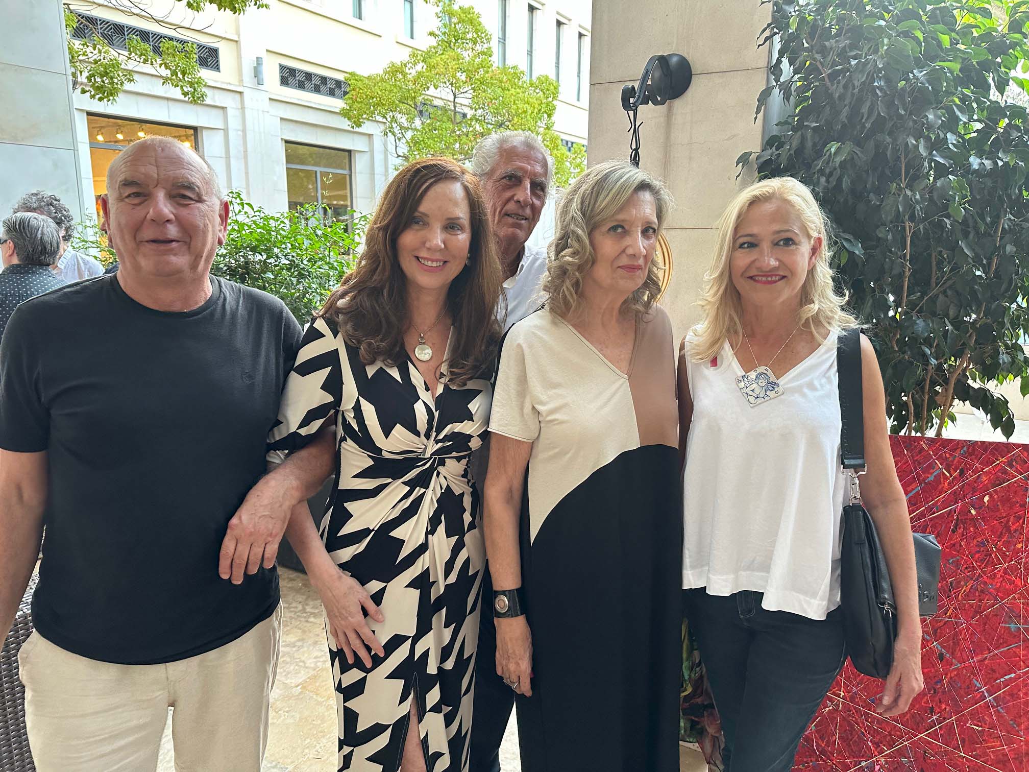 Paco Morell, Antonio Roca, Carmen Bellvert, Helena Calvillo y la artista María José Marco.