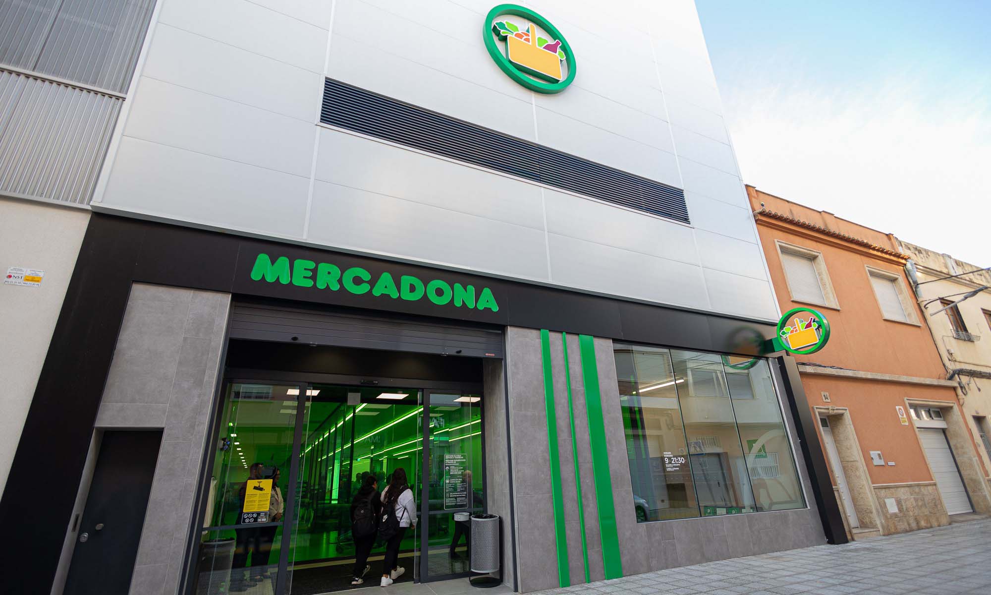 Fachada de la tienda de Mercadona en Tavernes de la Valldigna