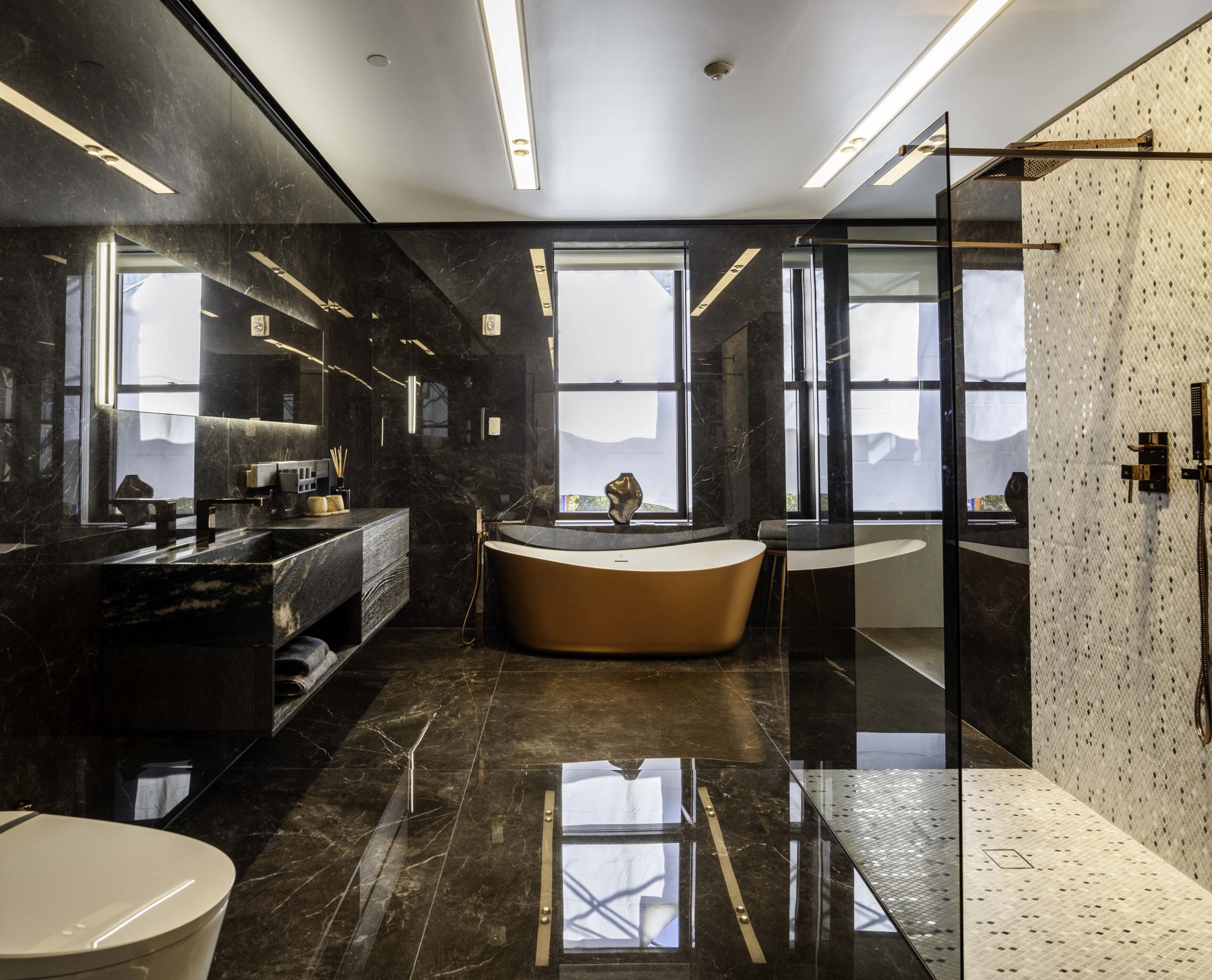 Ambiente ban╠âo en la flagship store Porcelanosa en Nueva York