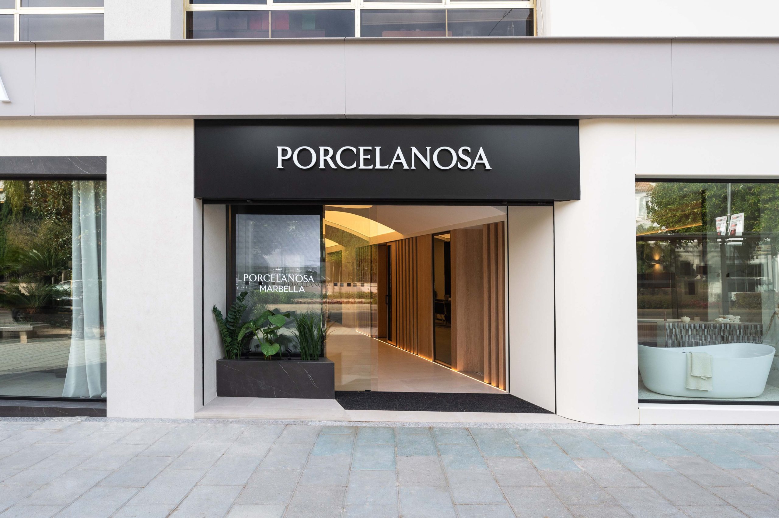 Tienda Porcelanosa Marbella fachada